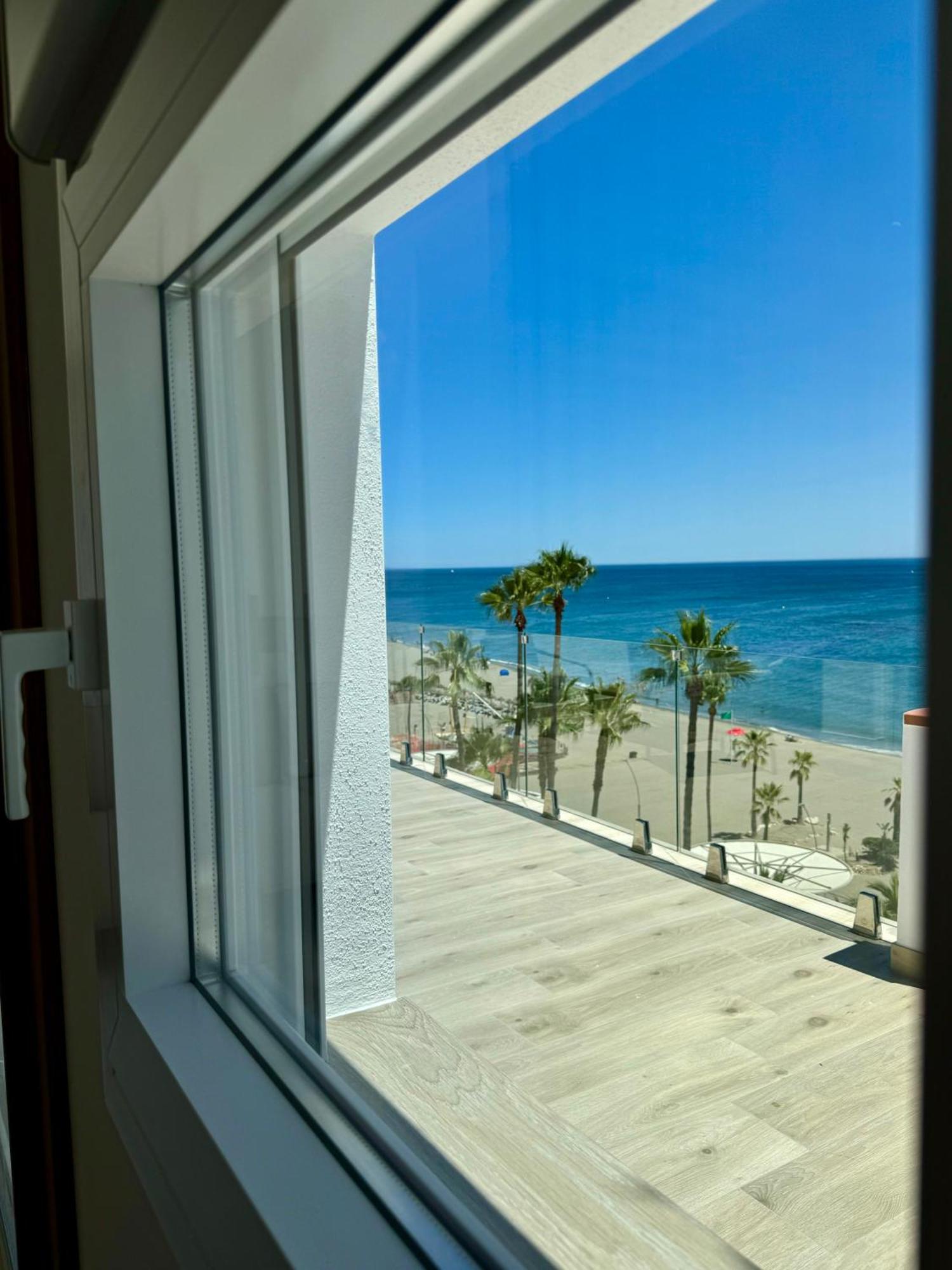 Sunnypalms - Beachfront Penthouse With Stunning Sea View Эстепона Экстерьер фото