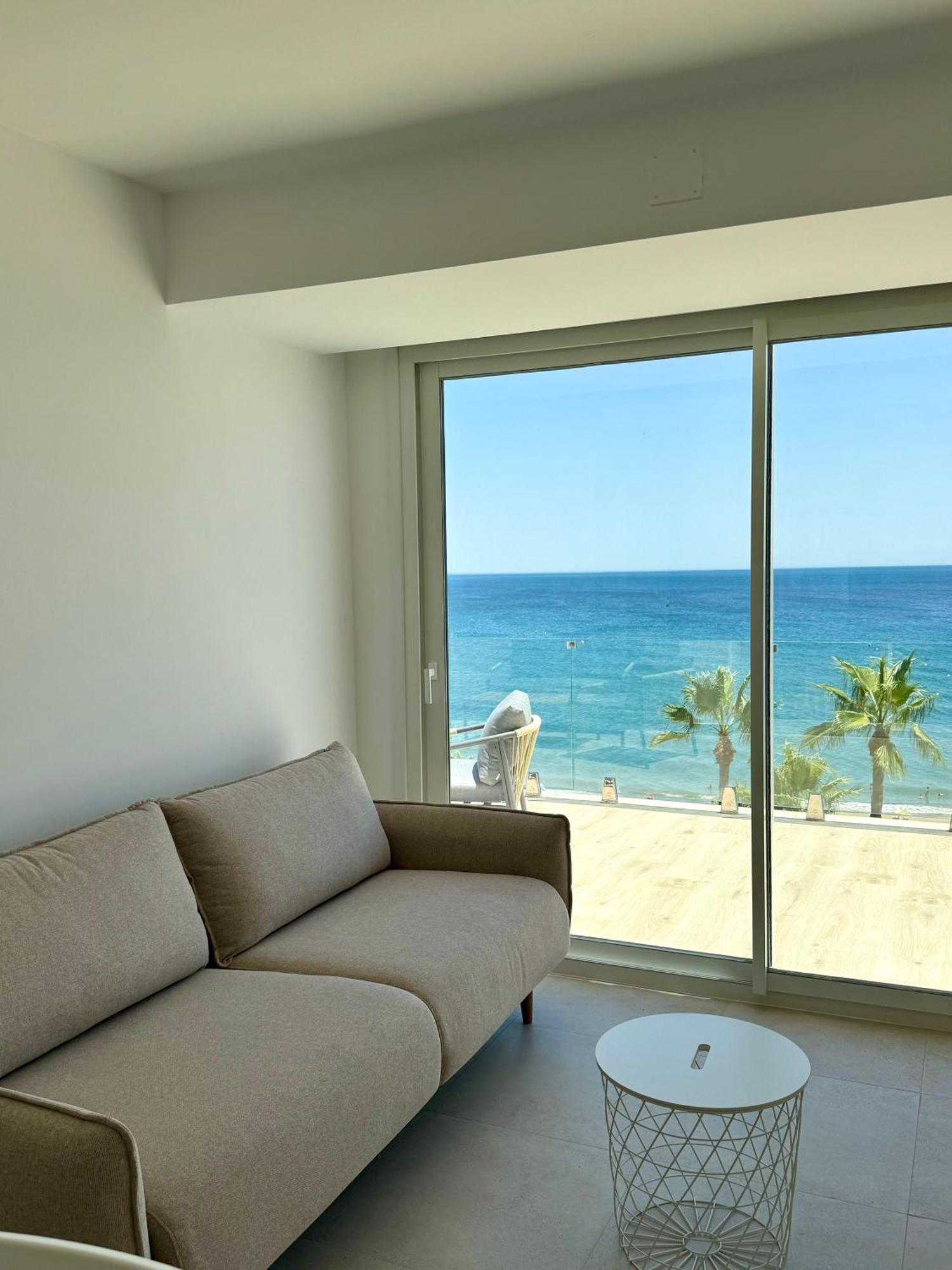 Sunnypalms - Beachfront Penthouse With Stunning Sea View Эстепона Экстерьер фото