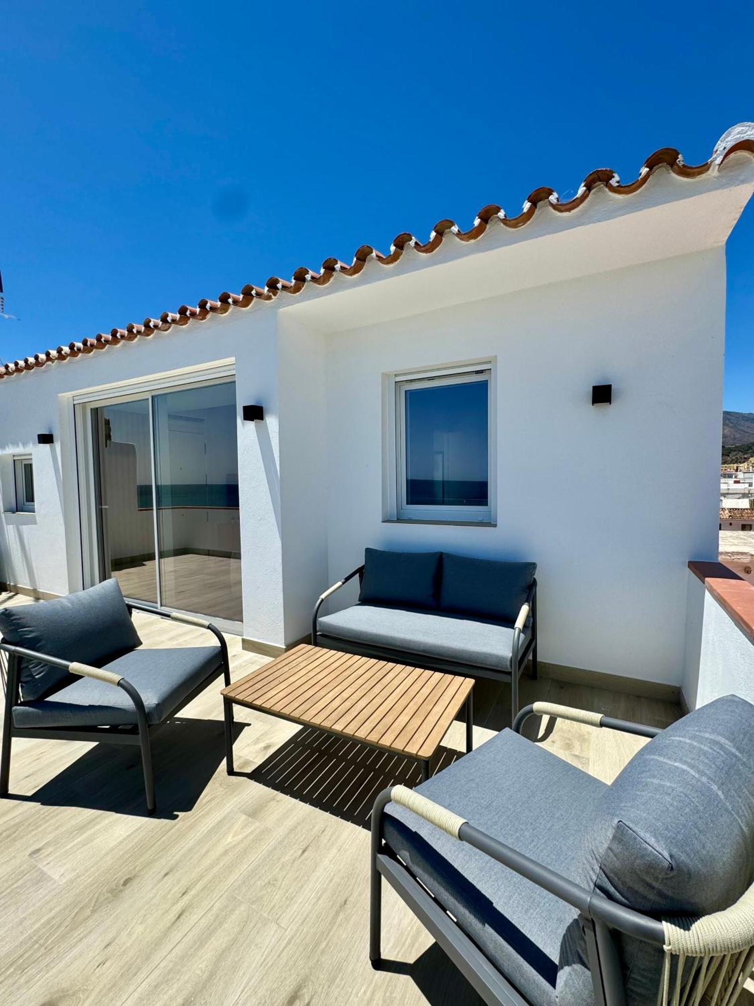 Sunnypalms - Beachfront Penthouse With Stunning Sea View Эстепона Экстерьер фото