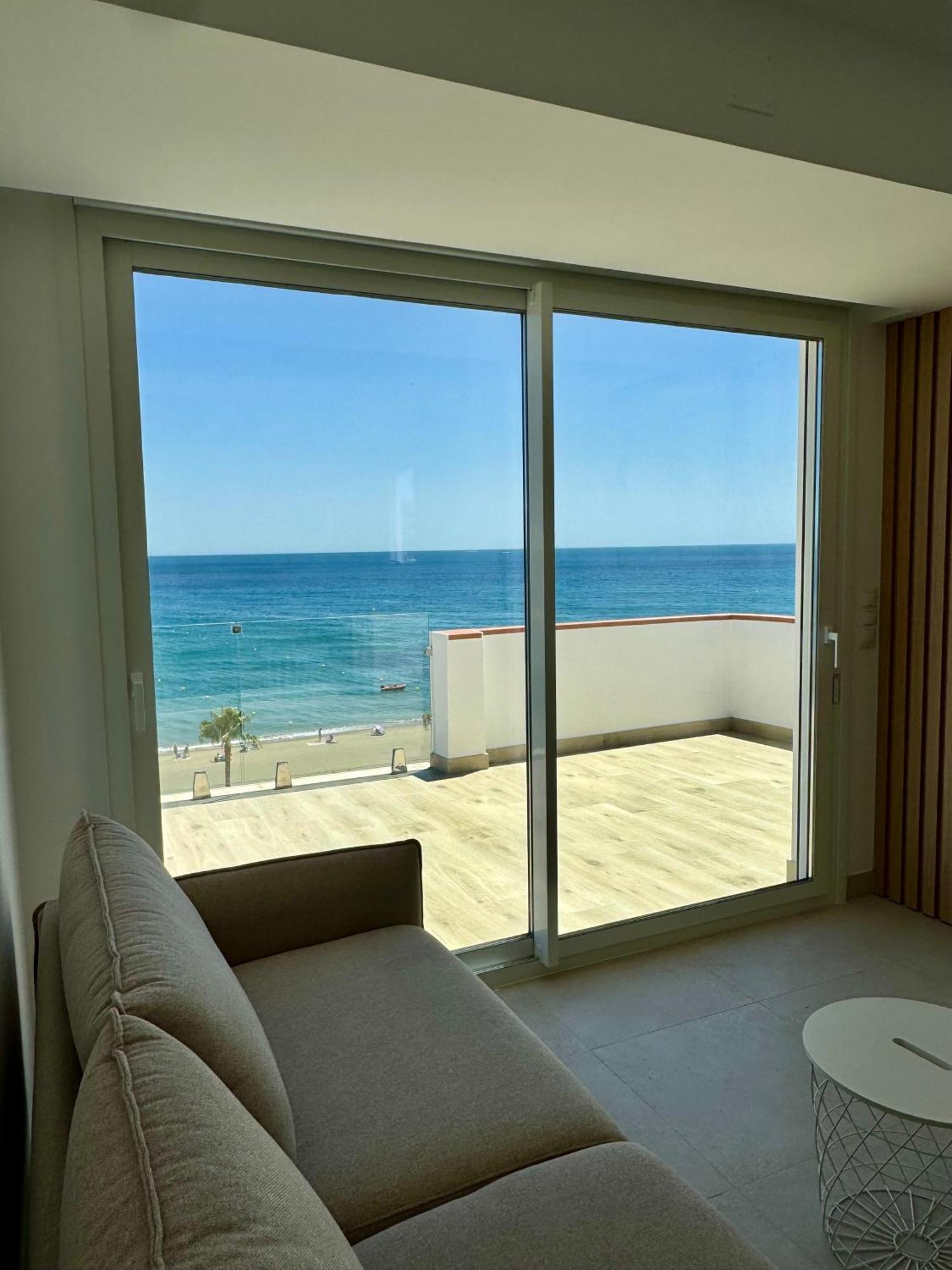 Sunnypalms - Beachfront Penthouse With Stunning Sea View Эстепона Экстерьер фото