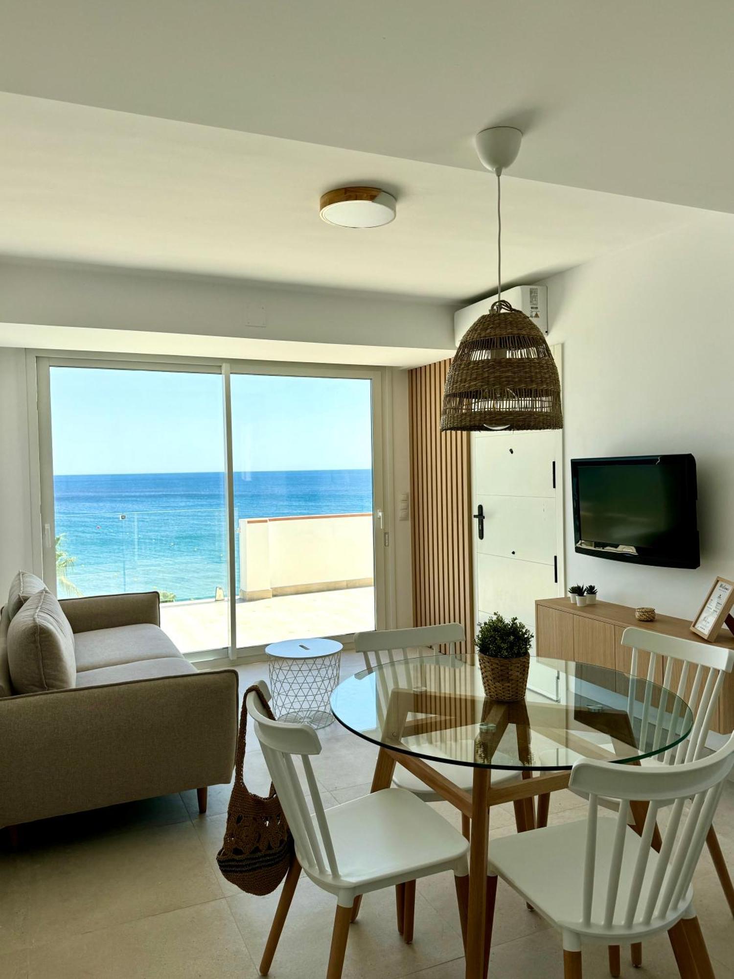 Sunnypalms - Beachfront Penthouse With Stunning Sea View Эстепона Экстерьер фото