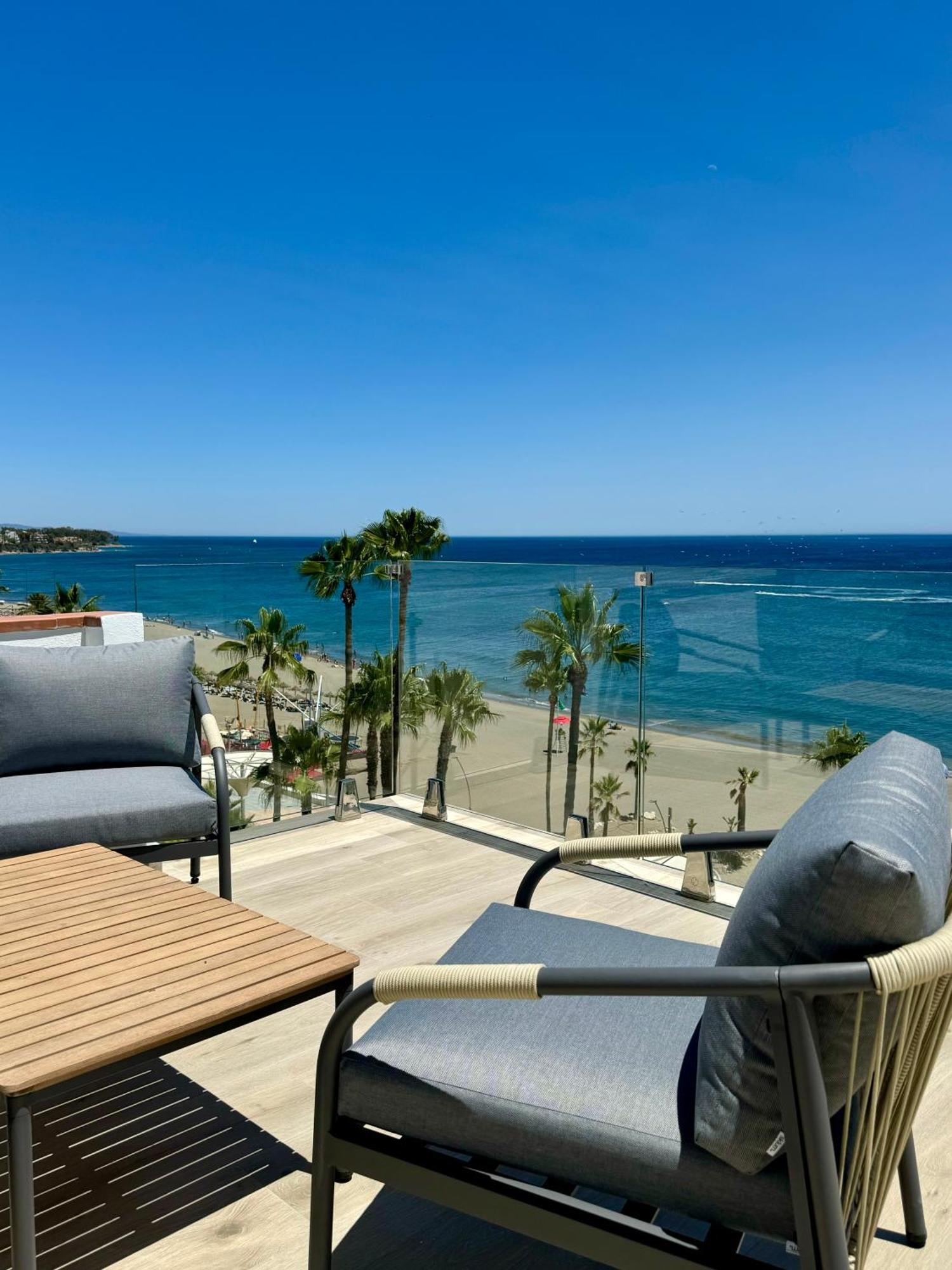 Sunnypalms - Beachfront Penthouse With Stunning Sea View Эстепона Экстерьер фото