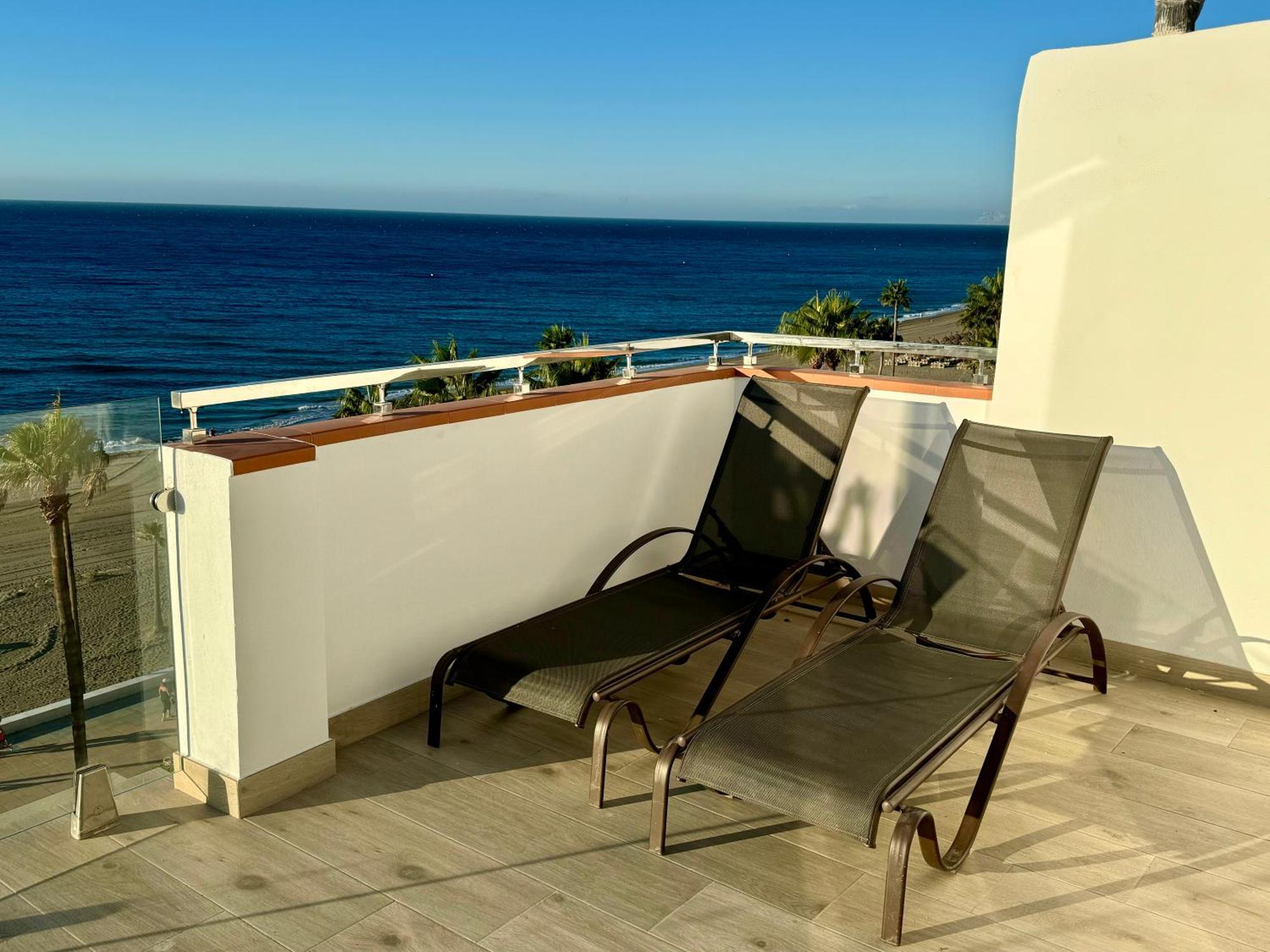 Sunnypalms - Beachfront Penthouse With Stunning Sea View Эстепона Экстерьер фото
